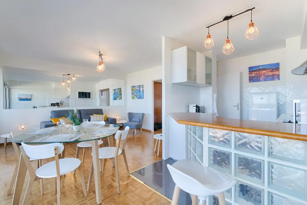 Apartment Vue Feerique Sur La Mer - Air Rental Marseille